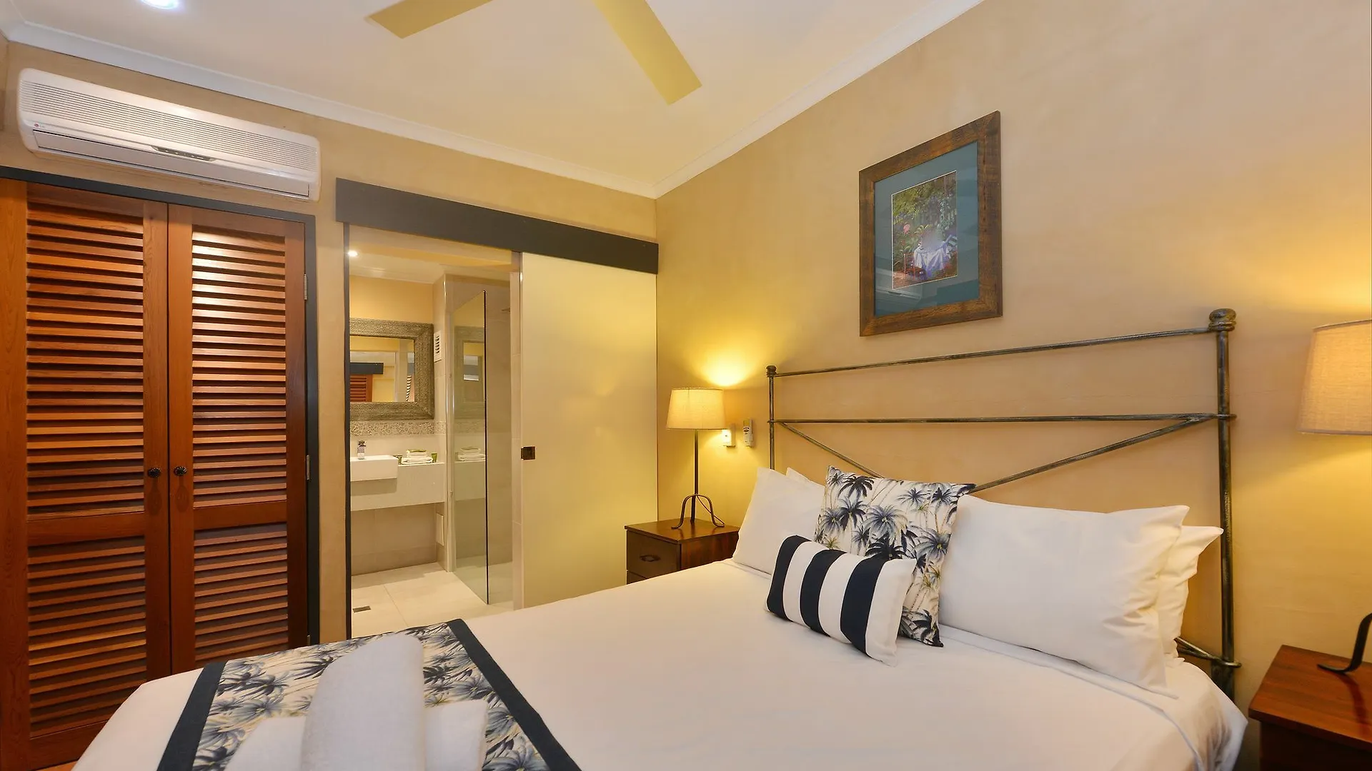 Seascape Apartments At Villa San Michele Port Douglas